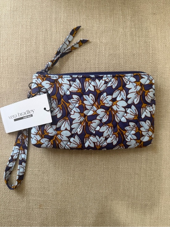 Vera Bradley Handbags - Vera Bradley Essential Zip Wristlet in Paw Paw Flower NWT